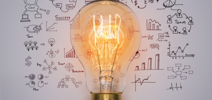 Light bulb before an overview with word related to projectmanagement